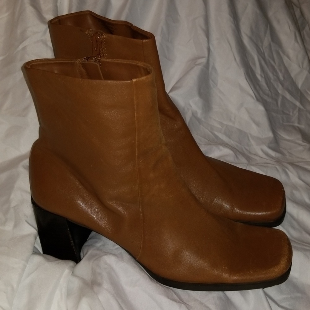 American Eagle tan booties